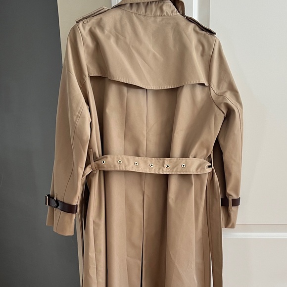 Burberry Style Tan Double-Breasted Trench Coat - Picture 4 of 6